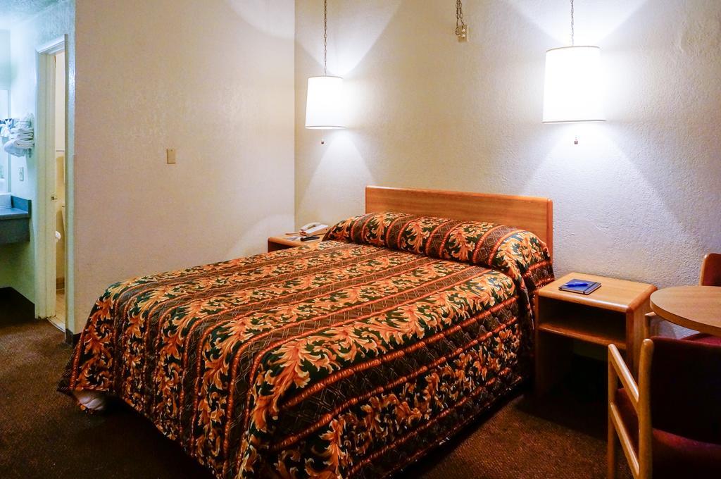 Ez 8 Motel San Jose II الغرفة الصورة