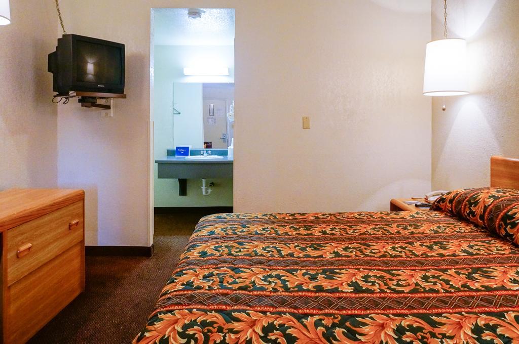 Ez 8 Motel San Jose II الغرفة الصورة
